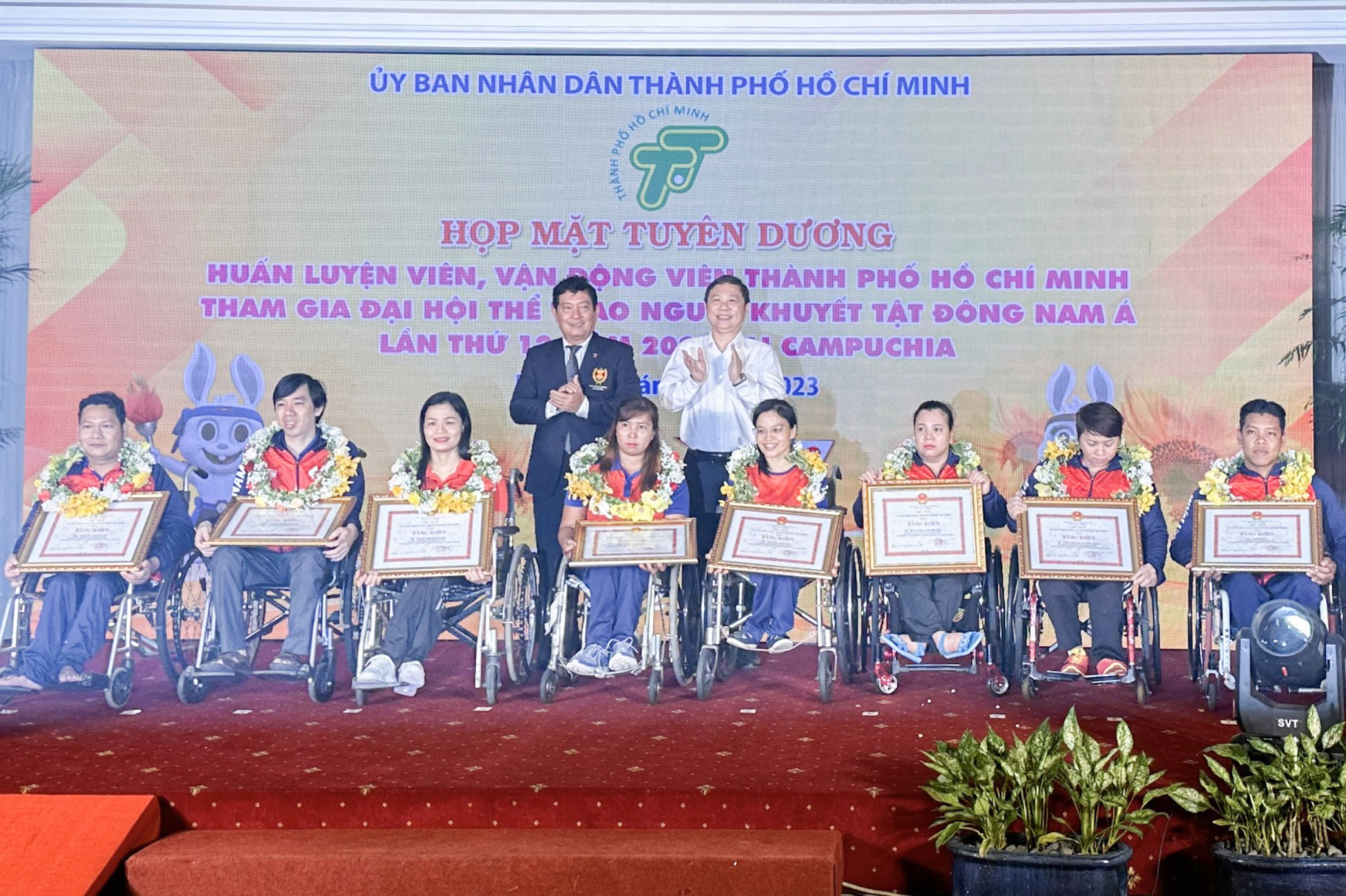 Doanh nghiệp TP HCM khen thưởng cho c&aacute;c VĐV tham gia ASEAN Paragames 12 - Ảnh 2.