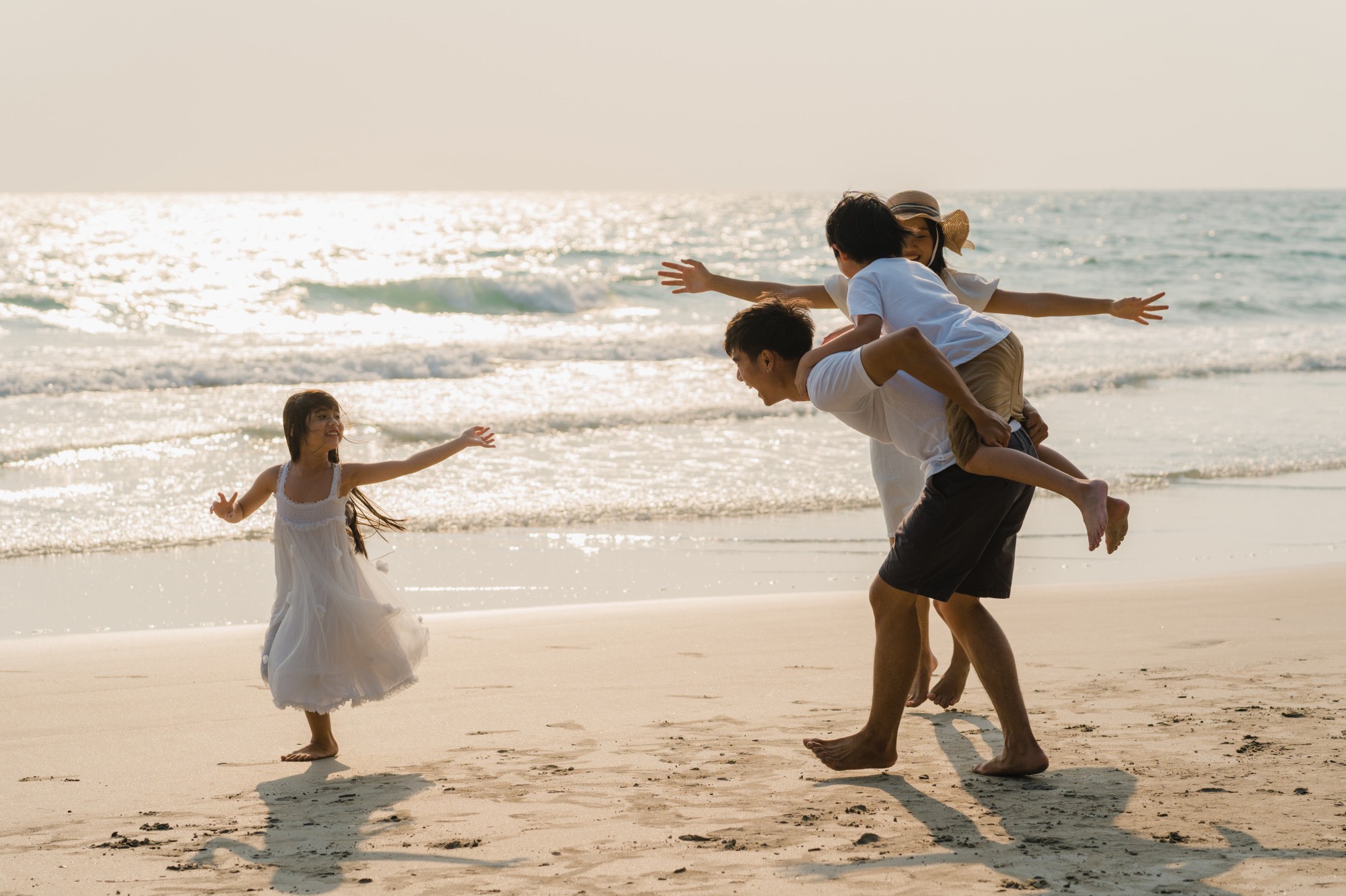 Mách mẹ bí quyết bảo vệ da cho bé và cả gia đình suốt mùa hè
