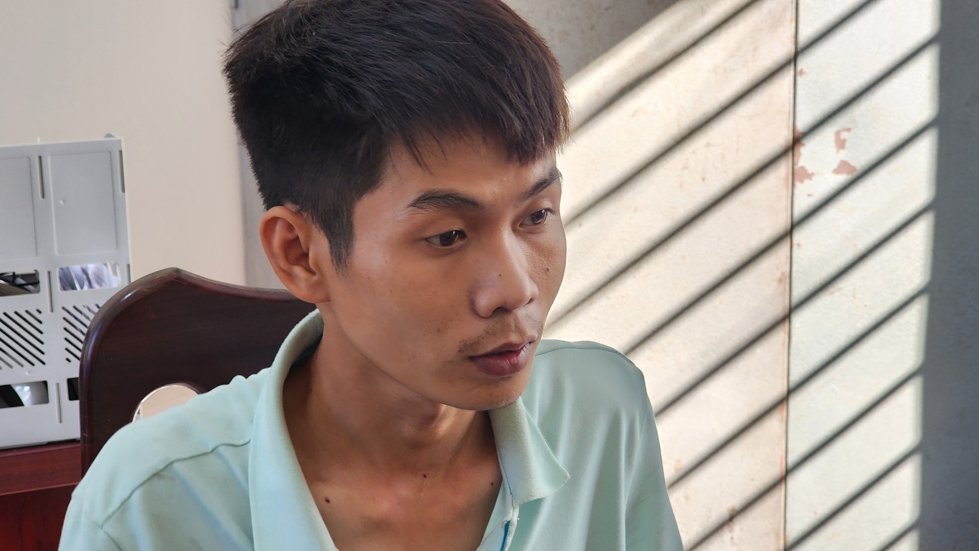 Phá kính ôtô, trộm giấy tờ để đòi tiền chuộc