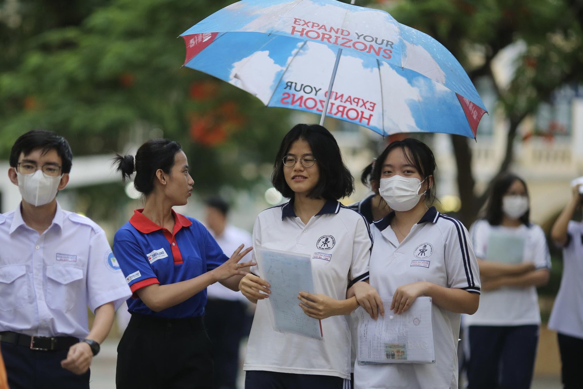 Thi tốt nghiệp THPT năm 2023: Giải đề thi m&ocirc;n to&aacute;n - Ảnh 4.