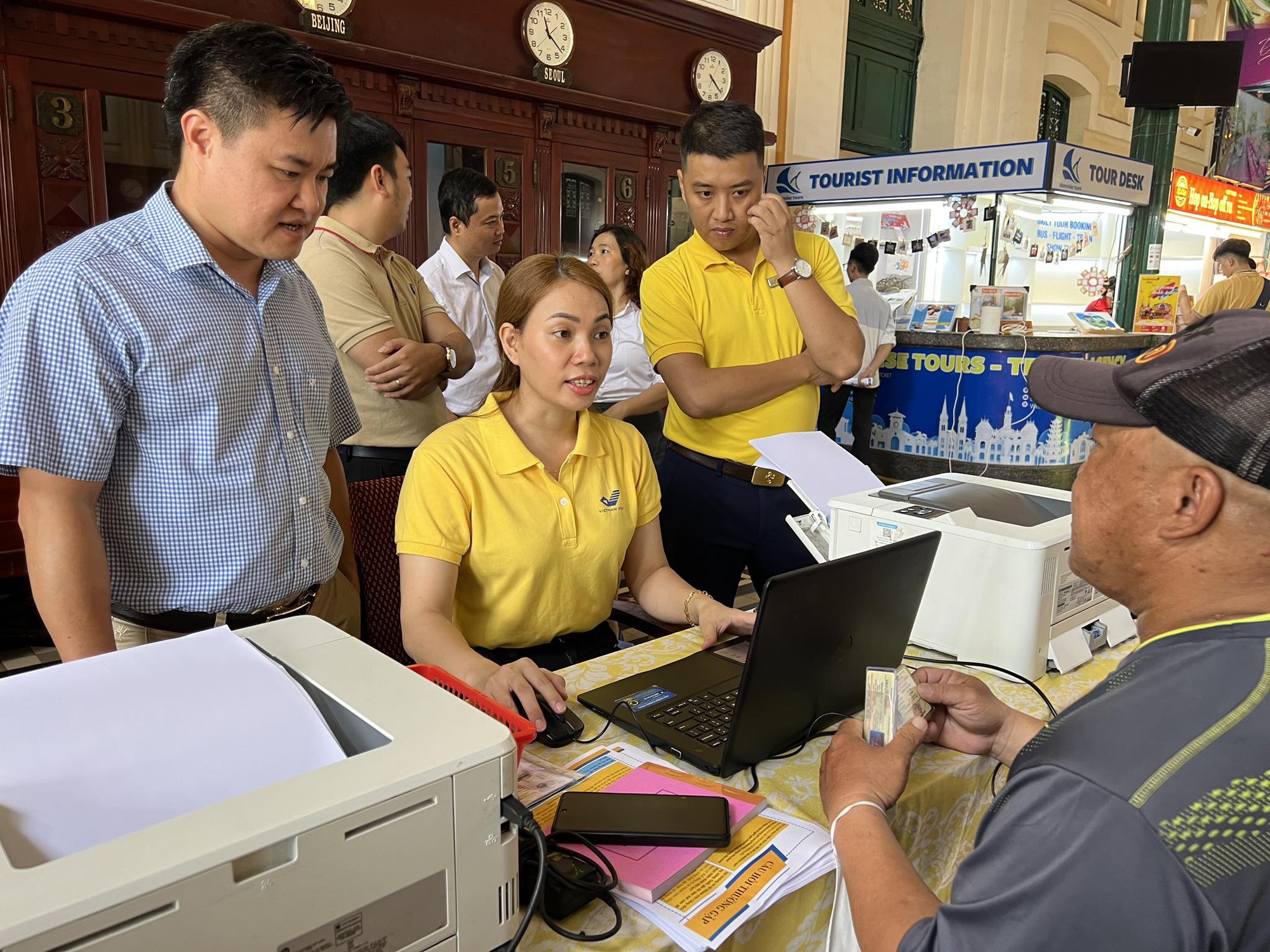 Bưu điện TP HCM triển khai dịch vụ đổi giấy ph&eacute;p l&aacute;i xe trực tuyến - Ảnh 1.