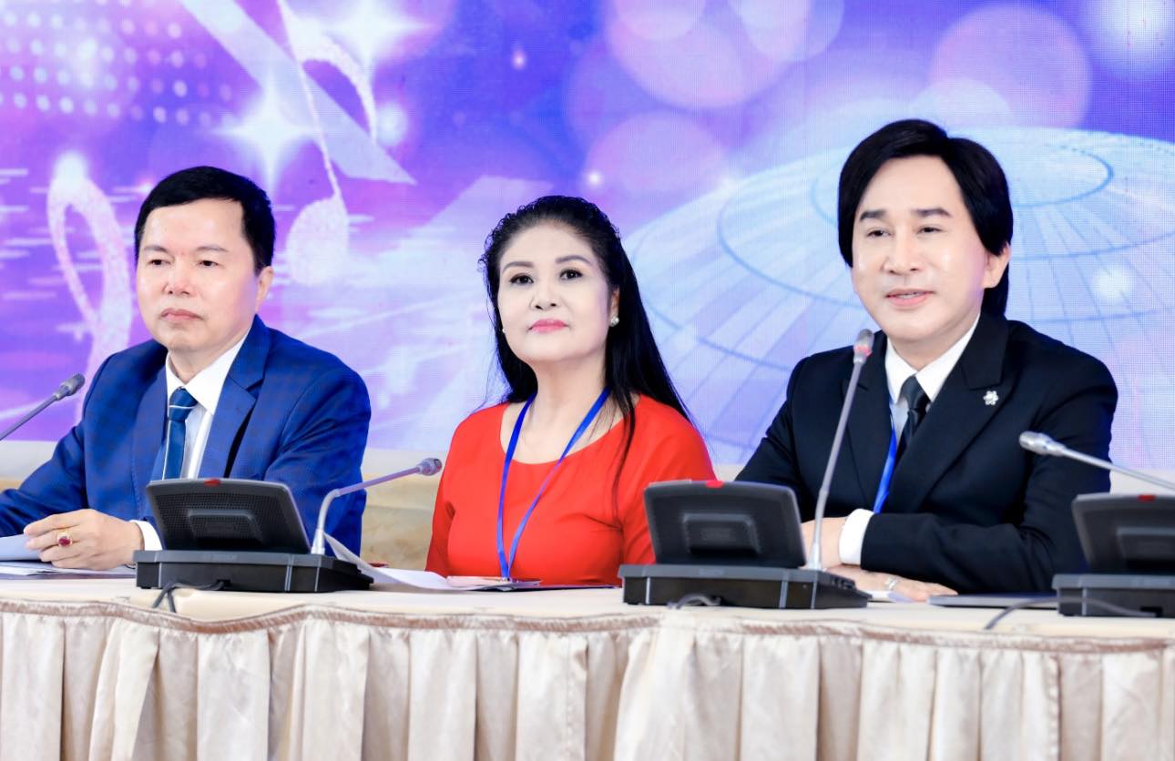 Kim Tử Long ngồi "ghế nóng" cuộc thi "Tìm kiếm tài năng trình diễn Dân ca và Bolero Việt Nam 2023"