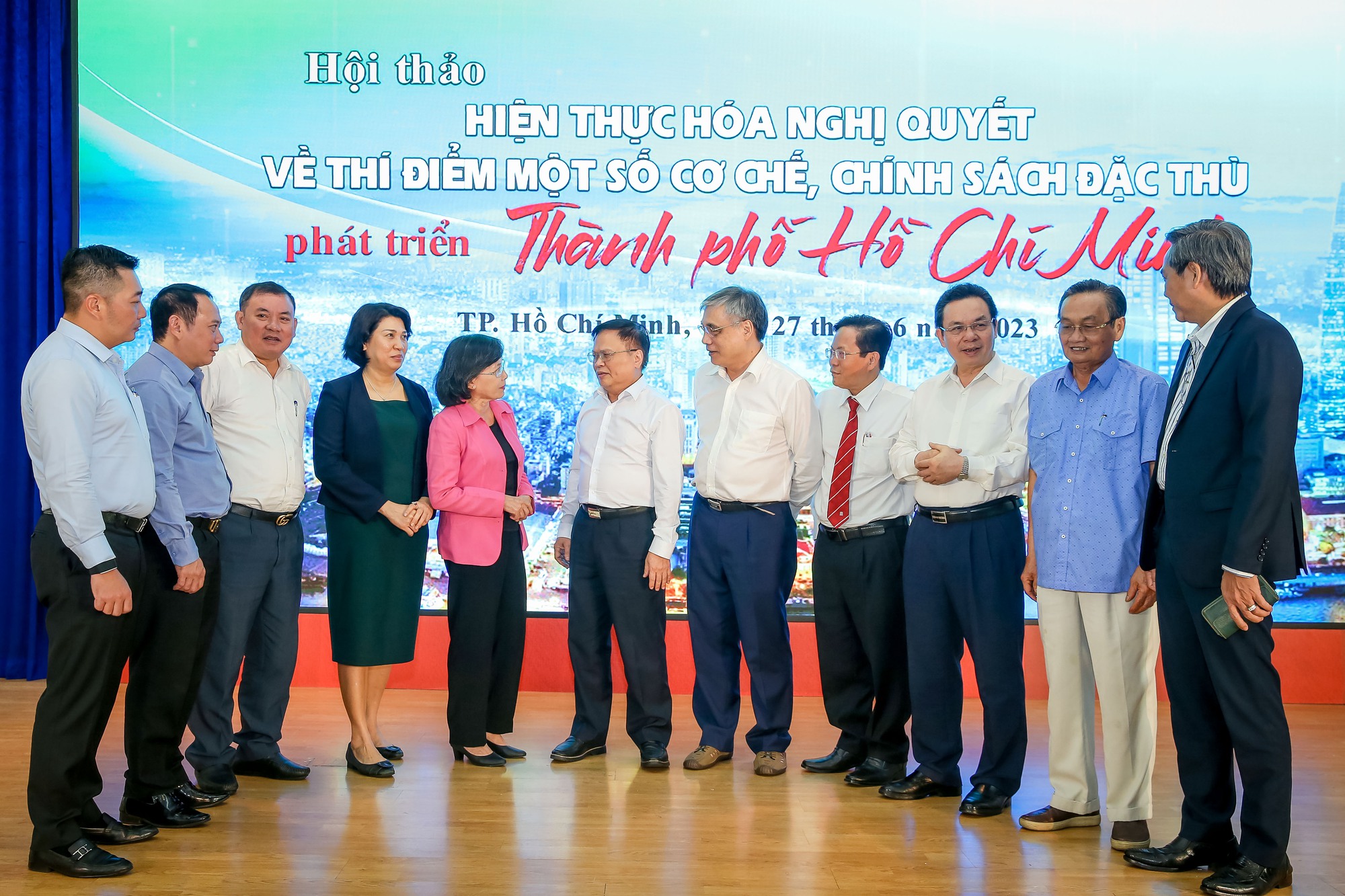 Tháo hàng loạt điểm nghẽn