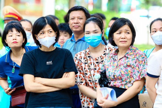 Thi tốt nghiệp THPT 2023: Đề văn quen m&agrave; lạ, nhiều th&iacute; sinh trật tủ - Ảnh 13.