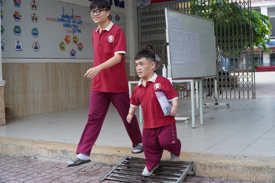 Thi tốt nghiệp THPT 2023: Đề văn quen m&agrave; lạ, nhiều th&iacute; sinh trật tủ - Ảnh 4.