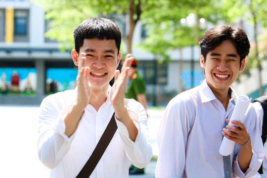 Thi tốt nghiệp THPT 2023: Đề văn quen m&agrave; lạ, nhiều th&iacute; sinh trật tủ - Ảnh 18.