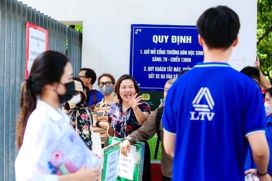 Thi tốt nghiệp THPT 2023: Đề văn quen m&agrave; lạ, nhiều th&iacute; sinh trật tủ - Ảnh 16.