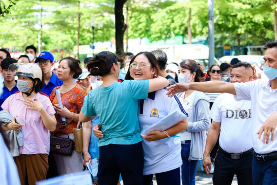 Thi tốt nghiệp THPT 2023: Đề văn quen m&agrave; lạ, nhiều th&iacute; sinh trật tủ - Ảnh 15.