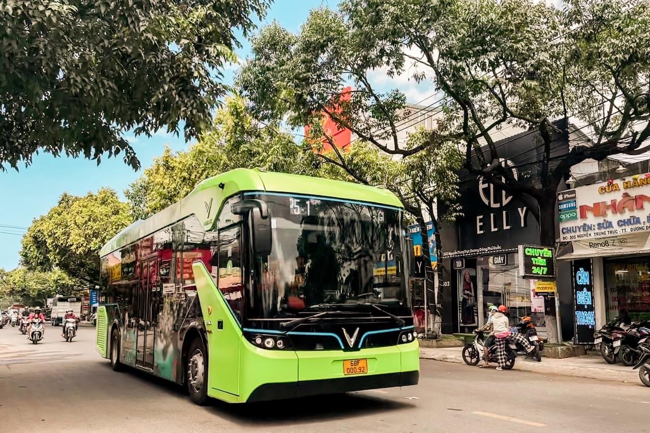 Tuyến xe bu&yacute;t điện th&ocirc;ng minh đầu ti&ecirc;n tại Ph&uacute; Quốc ch&iacute;nh thức vận h&agrave;nh - Ảnh 2.
