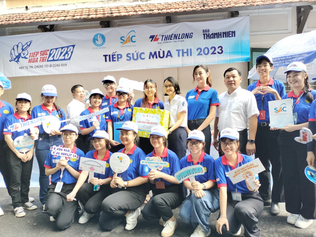 Trung ương Đo&agrave;n động vi&ecirc;n chiến sĩ t&igrave;nh nguyện 