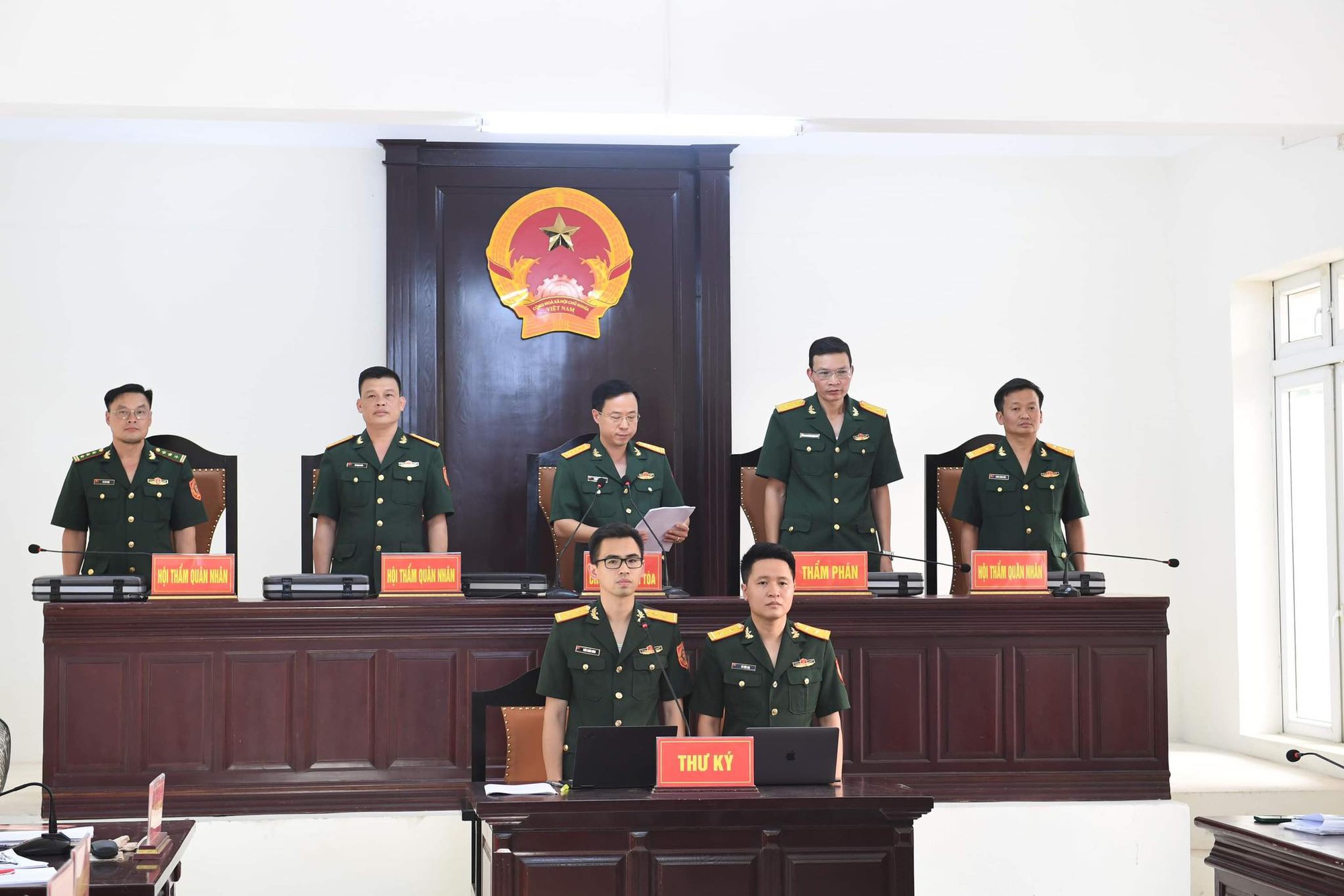 Cựu trung tướng tư lệnh cảnh s&aacute;t biển lĩnh 16 năm t&ugrave; - Ảnh 1.