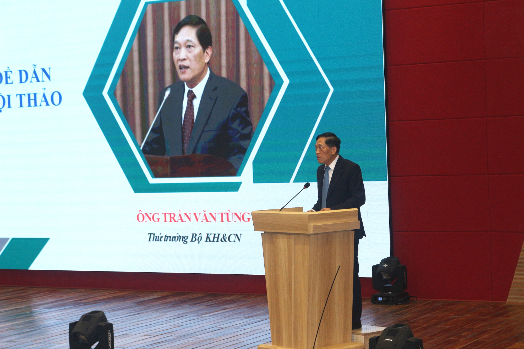 Một hội thảo ph&ugrave; hợp xu hướng quốc tế diễn ra tại Trường ĐH Cửu Long - Ảnh 6.
