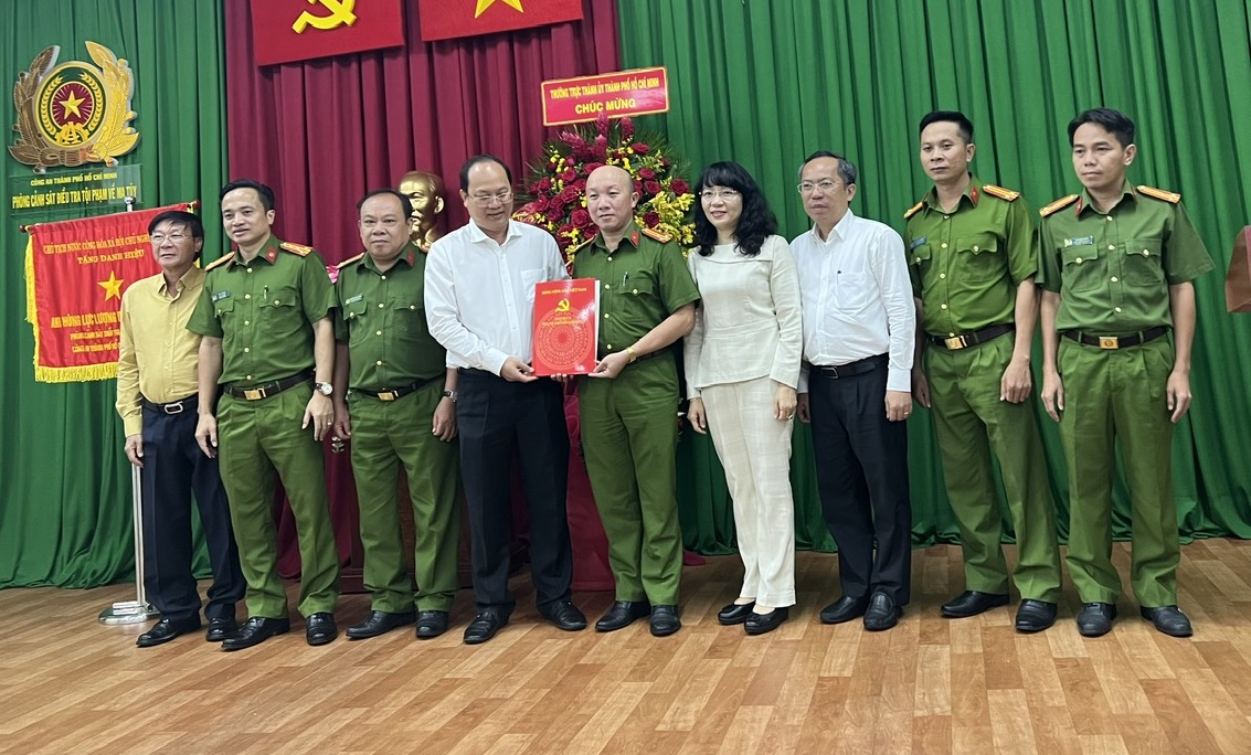 Ph&oacute; B&iacute; thư Th&agrave;nh ủy TP HCM Nguyễn Hồ Hải thăm lực lượng ph&ograve;ng, chống ma t&uacute;y - Ảnh 4.