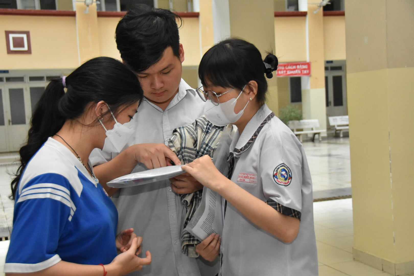 Kết th&uacute;c kỳ thi tốt nghiệp THPT: Th&iacute; sinh tự tin được điểm cao m&ocirc;n tiếng Anh - Ảnh 6.