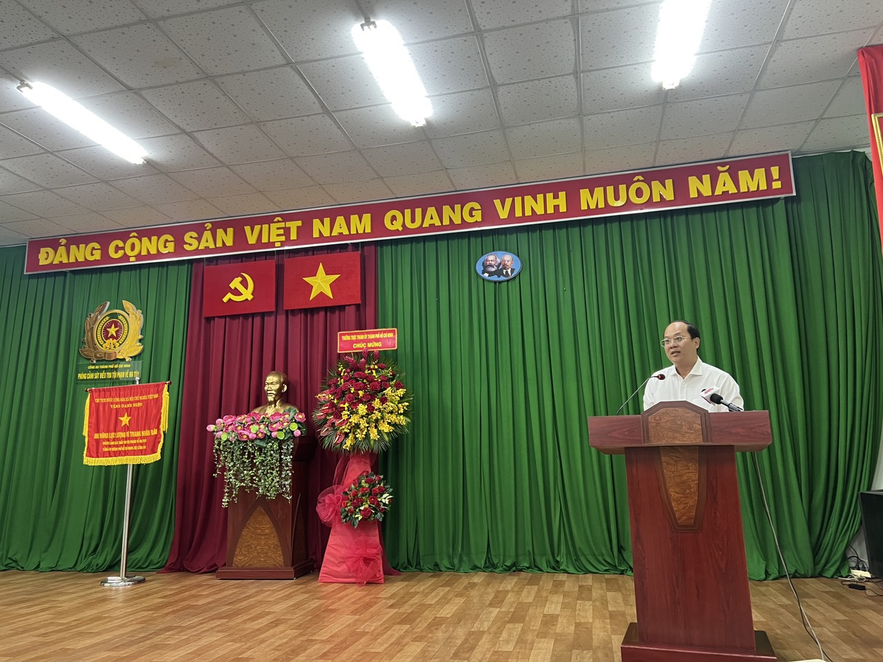 Ph&oacute; B&iacute; thư Th&agrave;nh ủy TP HCM Nguyễn Hồ Hải thăm lực lượng ph&ograve;ng, chống ma t&uacute;y - Ảnh 3.
