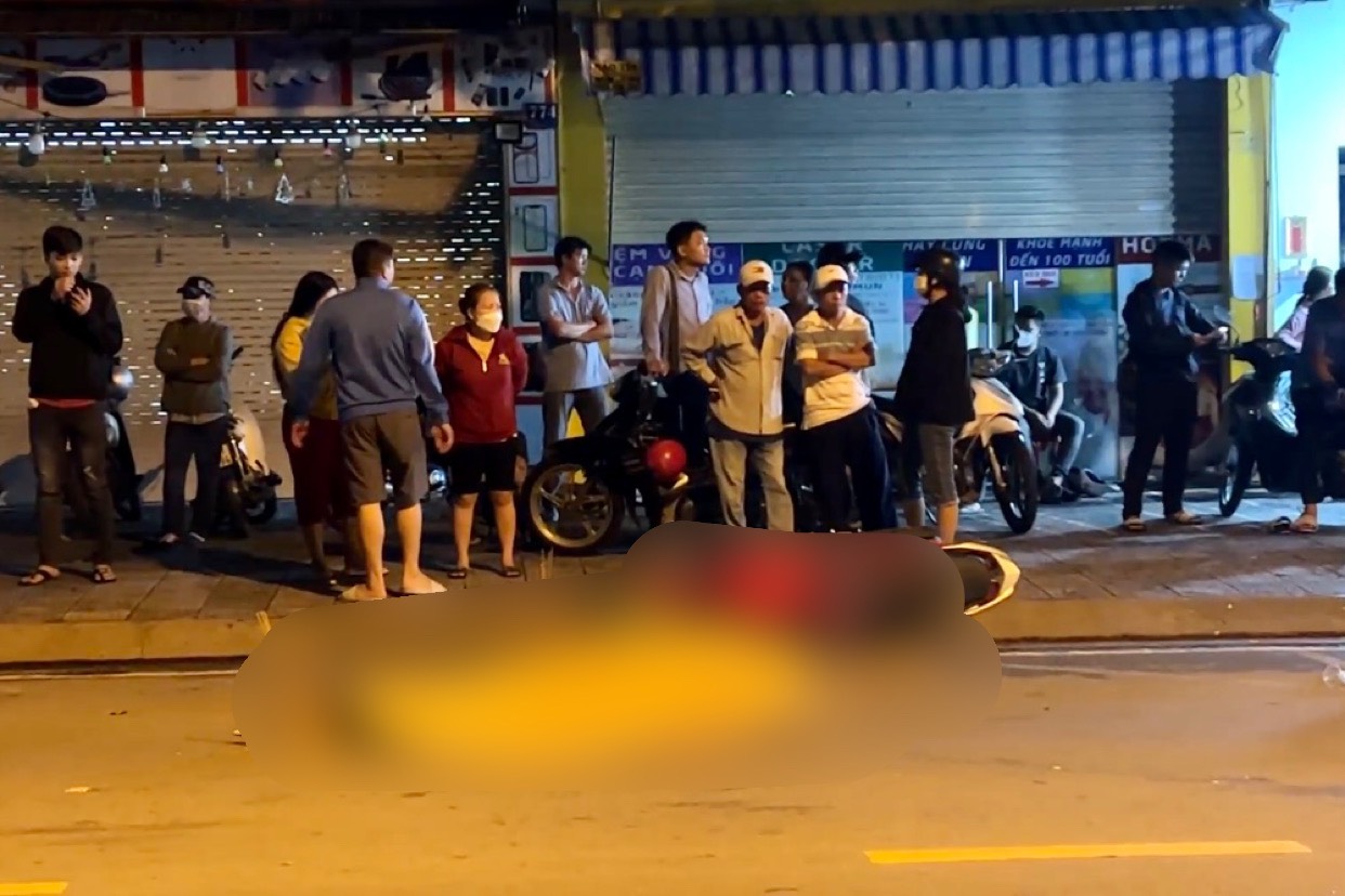Người d&acirc;n ph&aacute;t hiện cảnh thương t&acirc;m l&uacute;c trời khuya ở TP Thủ Đức