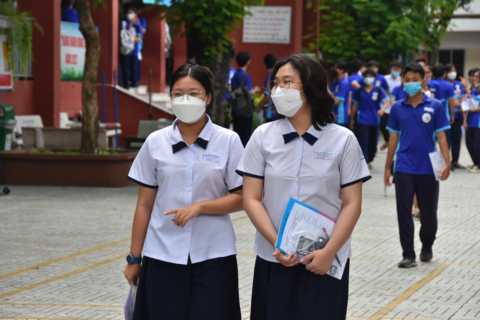 Chi tiết đề thi, giải đề thi môn lịch sử, địa lý, giáo dục công dân