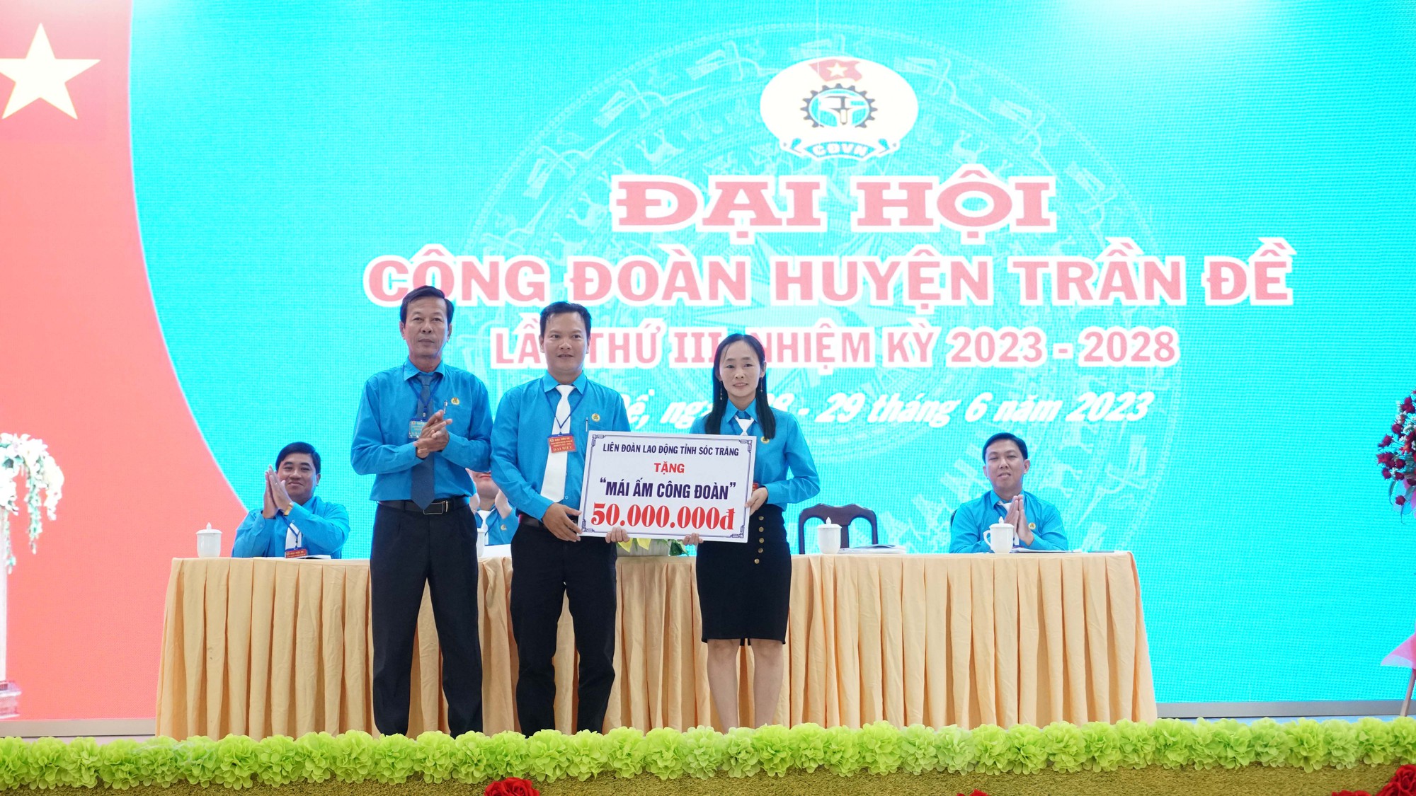 Ông Hoa Trần Thế đắc cử Chủ tịch LĐLĐ huyện Trần Đề, tỉnh Sóc Trăng - Ảnh 2.