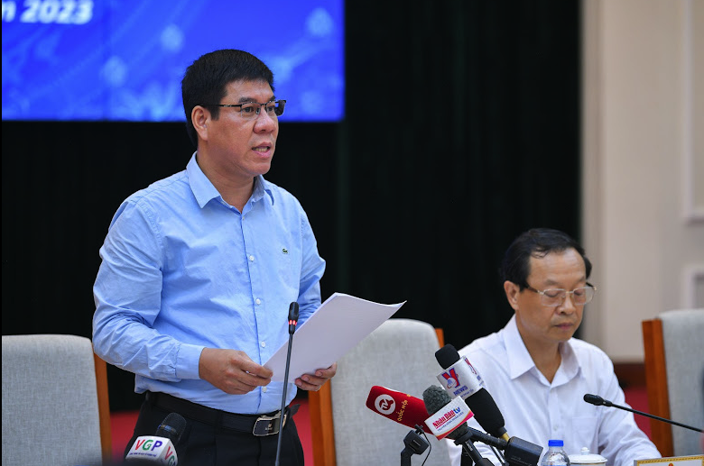 40 th&iacute; sinh mang điện thoại di động v&agrave;o ph&ograve;ng thi - Ảnh 1.