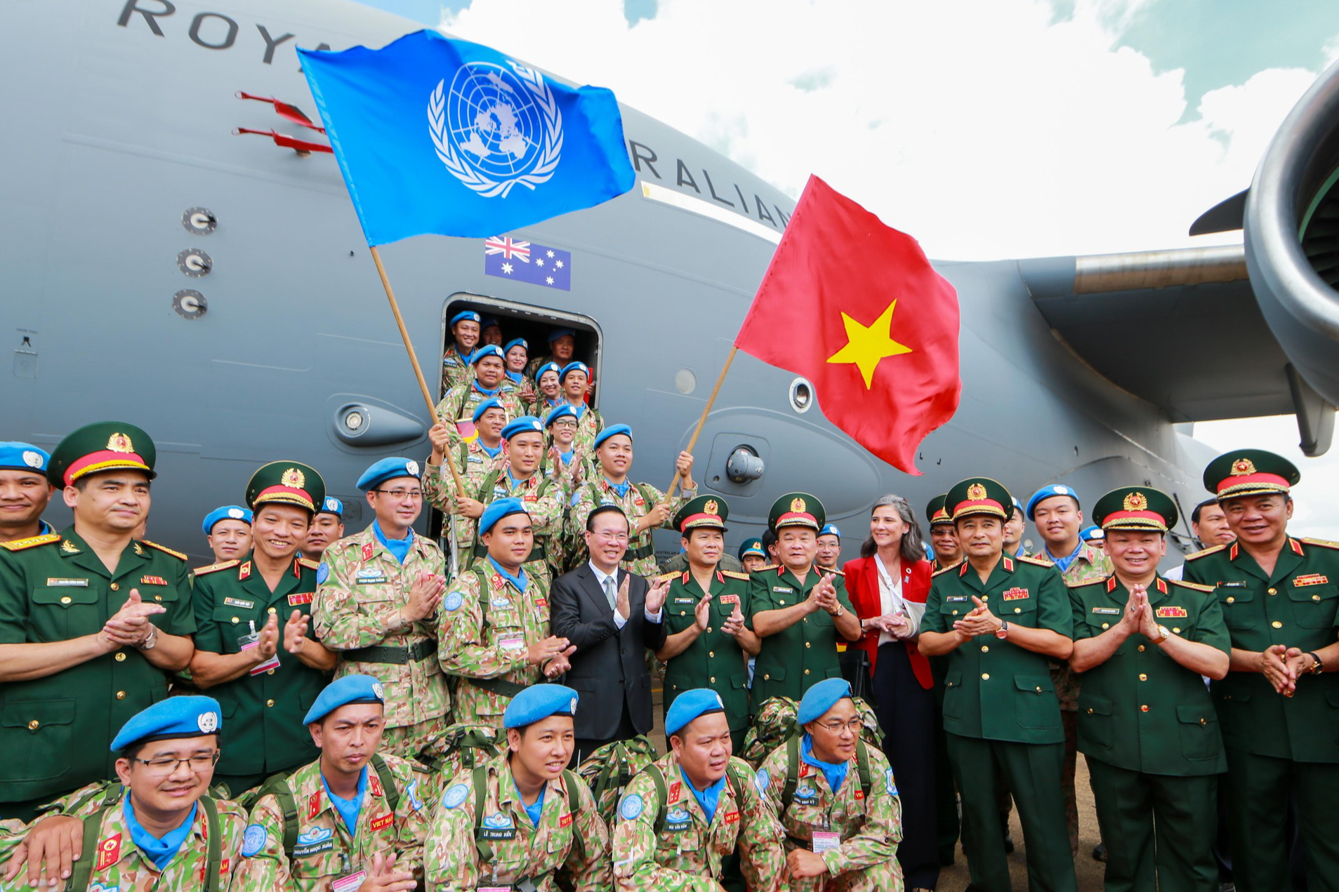 Chủ tịch nước tiễn Đội Công binh và Bệnh viện dã chiến lên đường gìn giữ hòa bình quốc tế