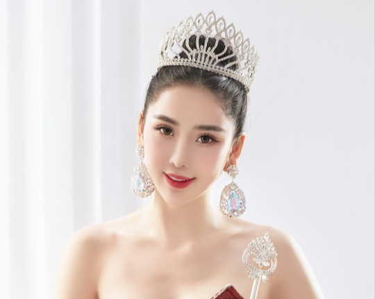 Hoa hậu Trịnh Thanh Hồng khoe vẻ đẹp quyến rũ