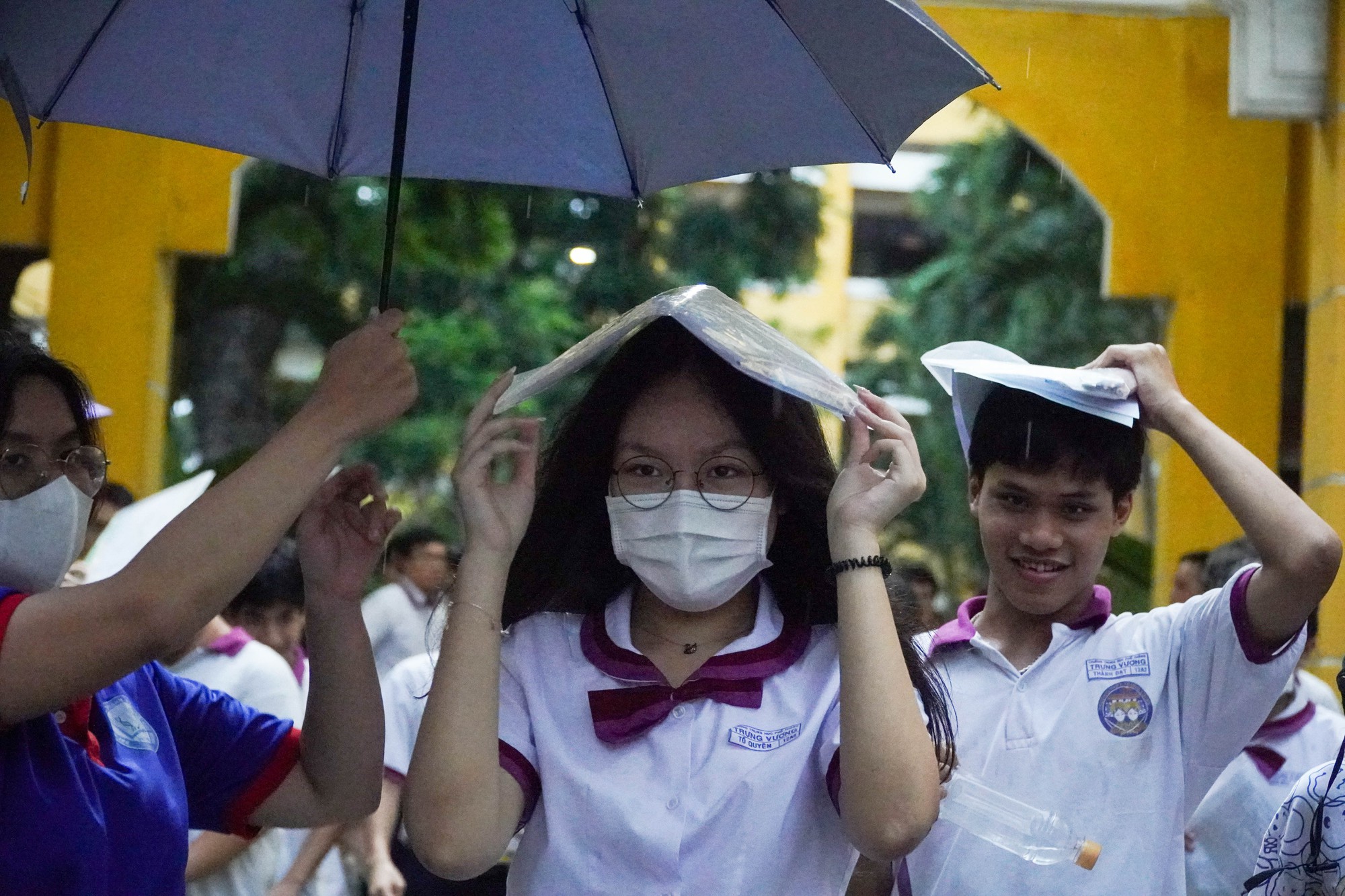 Kết th&uacute;c kỳ thi tốt nghiệp THPT: Th&iacute; sinh tự tin được điểm cao m&ocirc;n tiếng Anh - Ảnh 3.