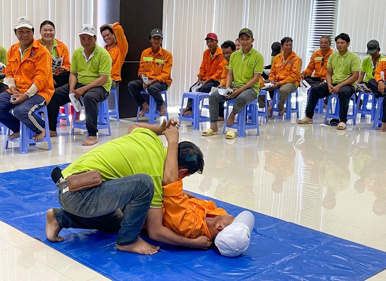 Th&uacute; vị buổi tập huấn kỹ năng sơ cấp cứu cho người lao động tại VWS - Ảnh 3.