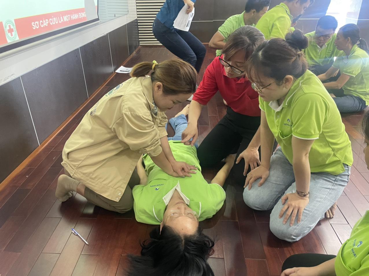 Th&uacute; vị buổi tập huấn kỹ năng sơ cấp cứu cho người lao động tại VWS - Ảnh 5.