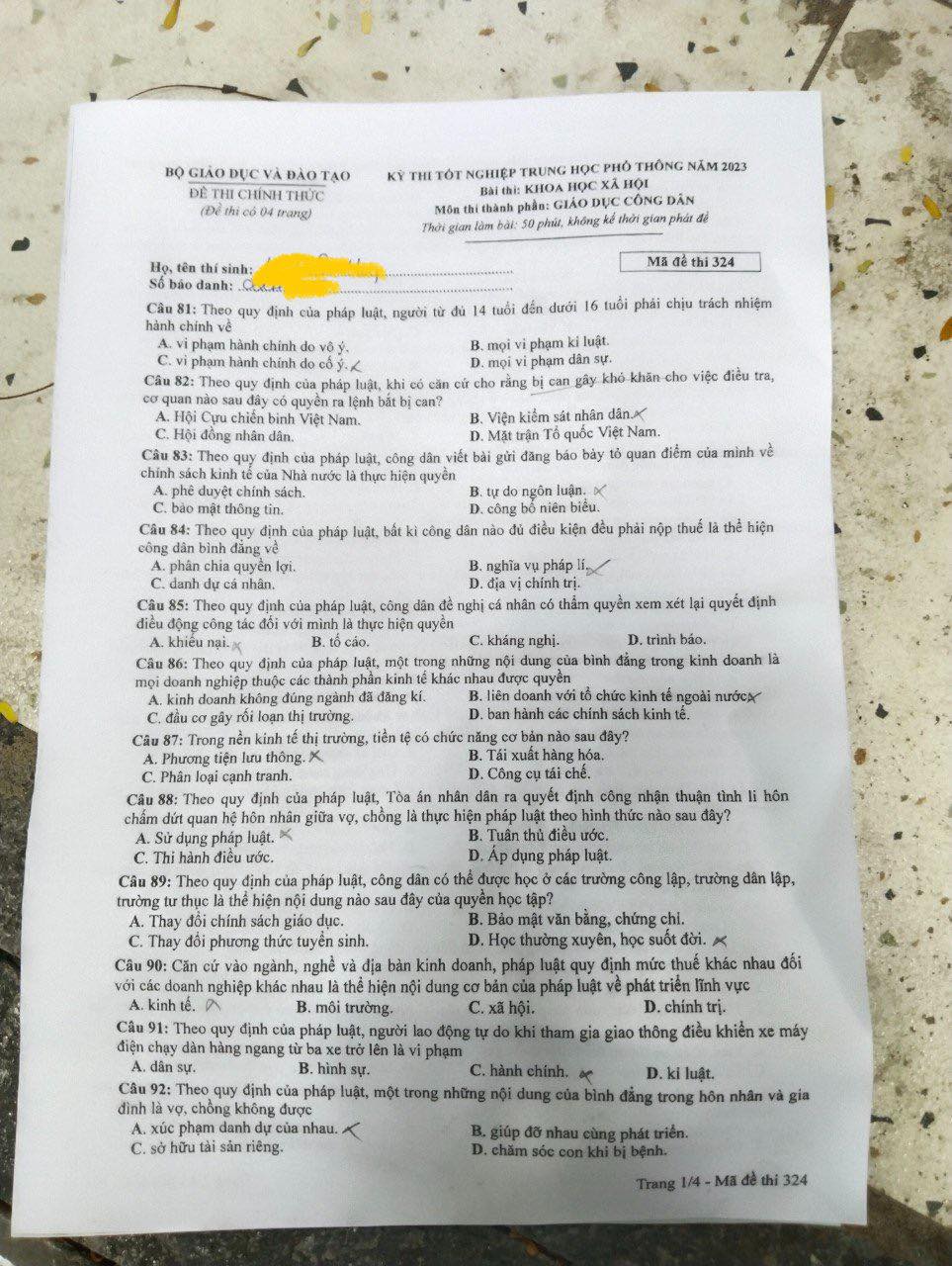 Th&iacute; sinh bước v&agrave;o ng&agrave;y thi thứ 2: Xem đề thi, gợi &yacute; giải đề - Ảnh 1.