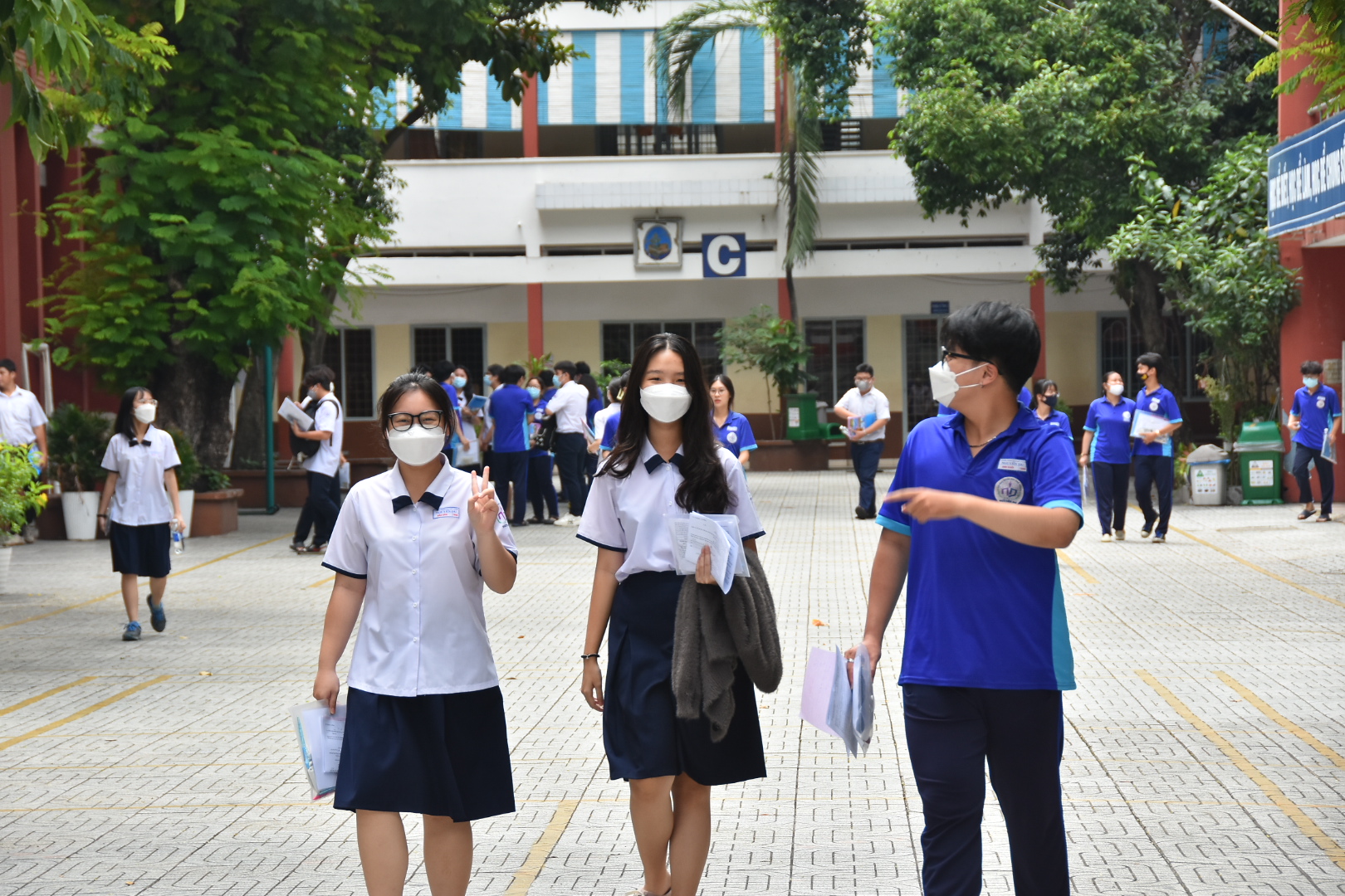 Chi tiết đề thi, đáp án các môn vật lý, hóa học, sinh học