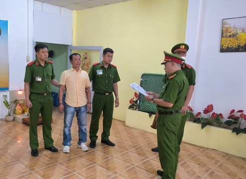 Bắt Hải "3 mắt" cùng nhóm đàn em vì đập phá nhà dân