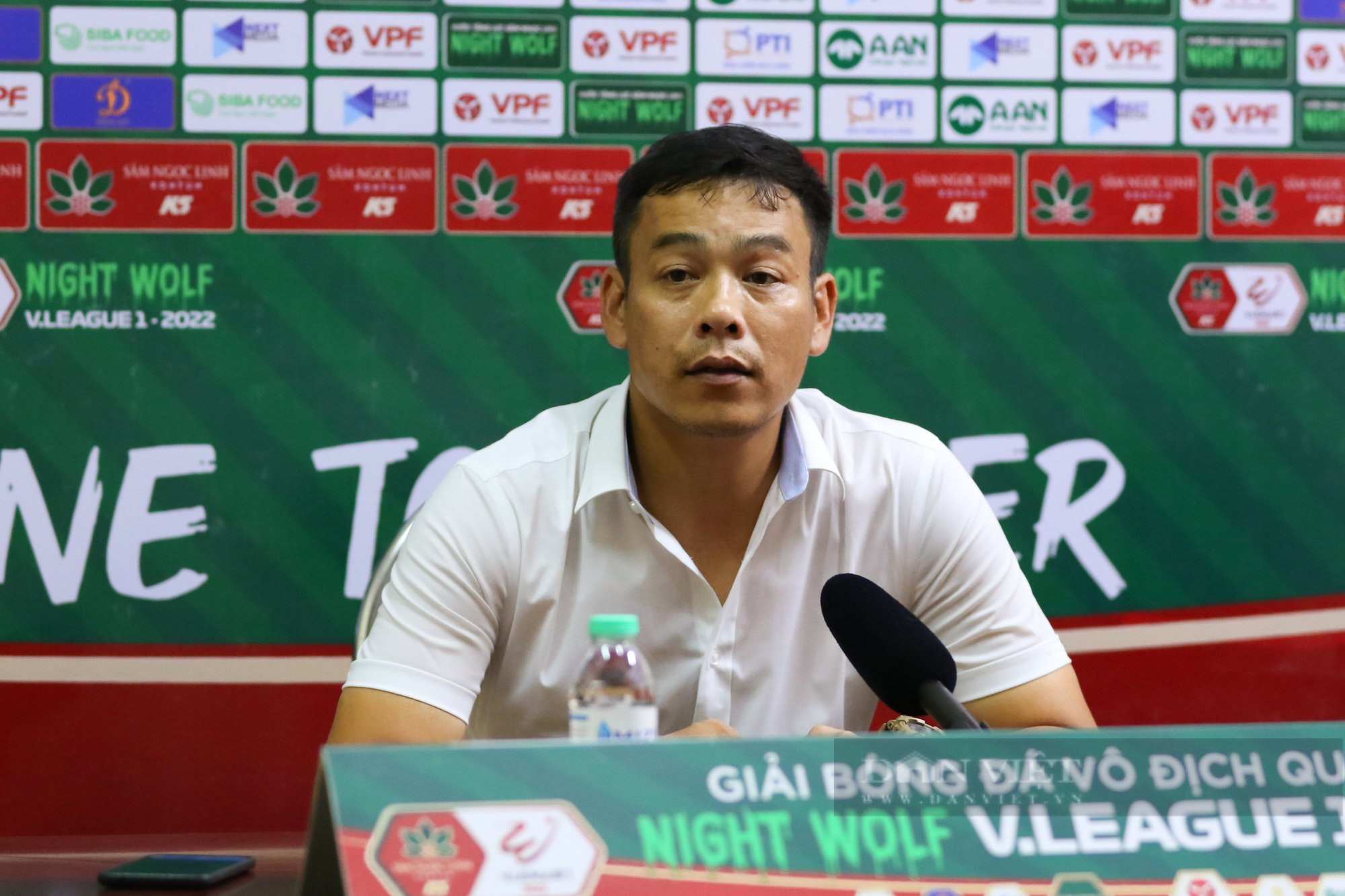 HLV Nguyễn Huy Ho&agrave;ng chia tay CLB S&ocirc;ng Lam Nghệ An - Ảnh 1.