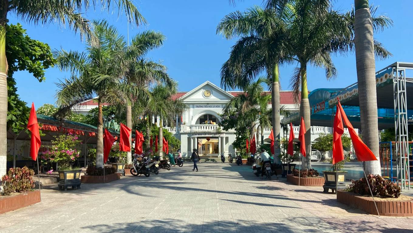 Quảng Bình: Sau hành động "lạ" của nữ hiệu trưởng, Ủy ban kiểm tra huyện sẽ vào cuộc