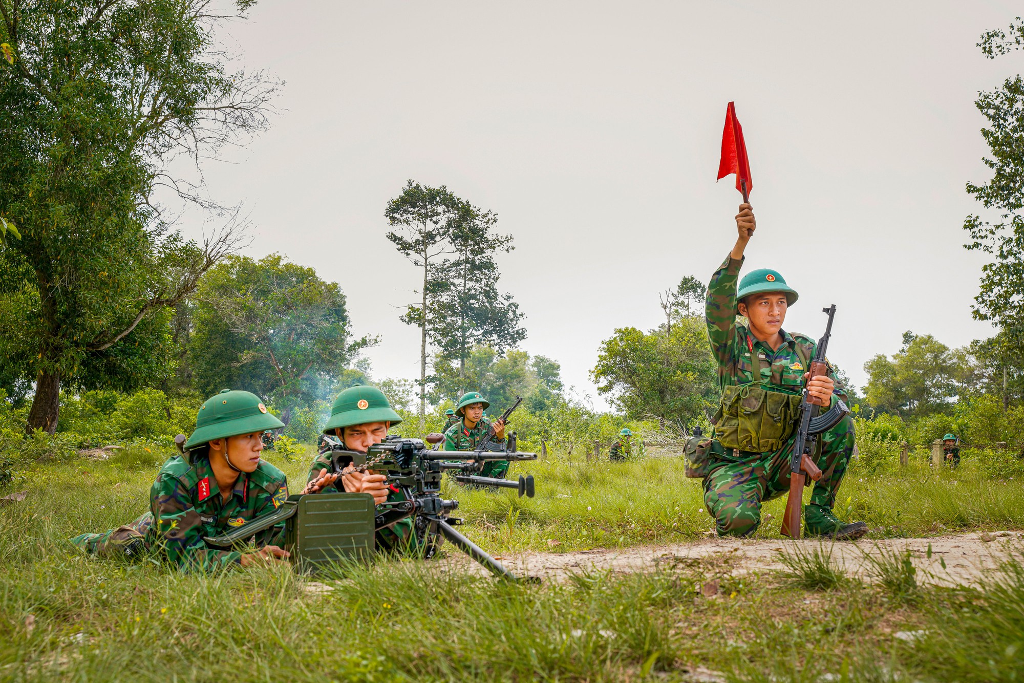 CUỘC THI ẢNH THIÊNG LIÊNG CỜ TỔ QUỐC: Hào khí miền Đông - Ảnh 4.