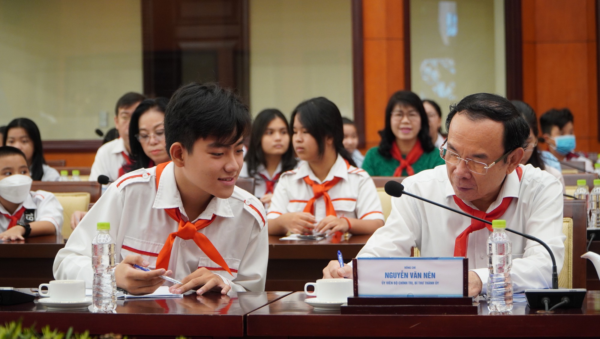 Bí thư Nguyễn Văn Nên gặp gỡ, lắng nghe thiếu nhi TP HCM - Ảnh 2.