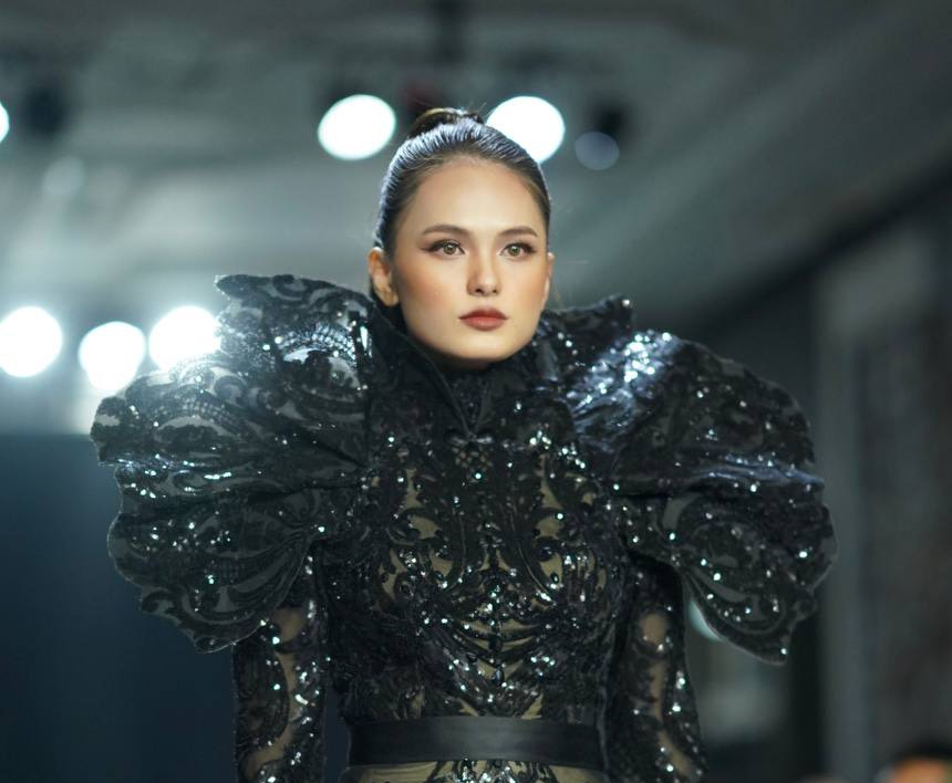 Người mẫu Huỳnh Kim Anh làm vedete tại Phnom Penh Designers Week 2023