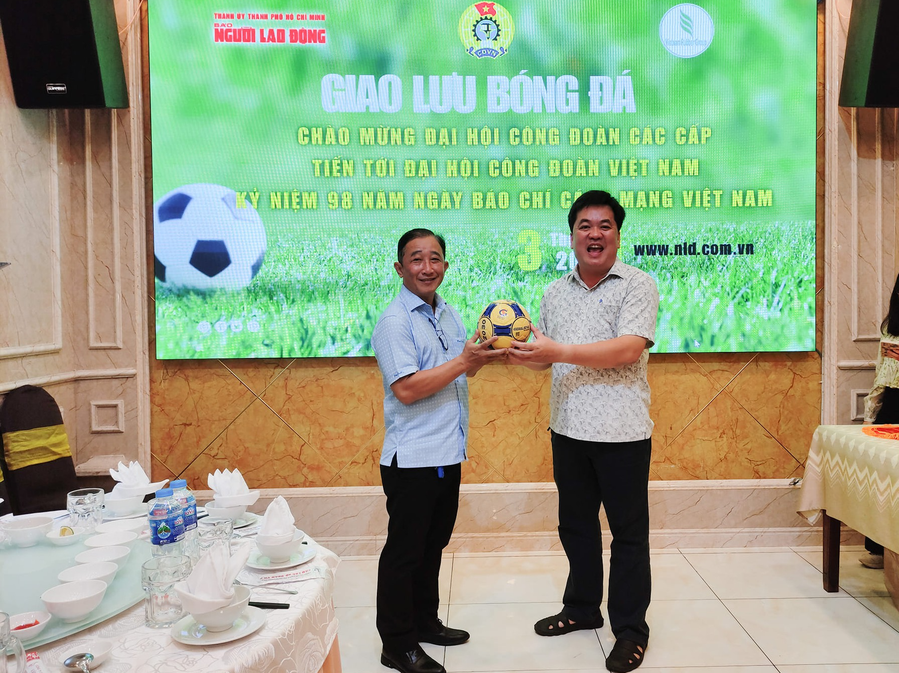 Giao lưu b&oacute;ng đ&aacute; giữa B&aacute;o Người Lao Động v&agrave; C&ocirc;ng đo&agrave;n Tập đo&agrave;n Cao su Việt Nam - Ảnh 4.