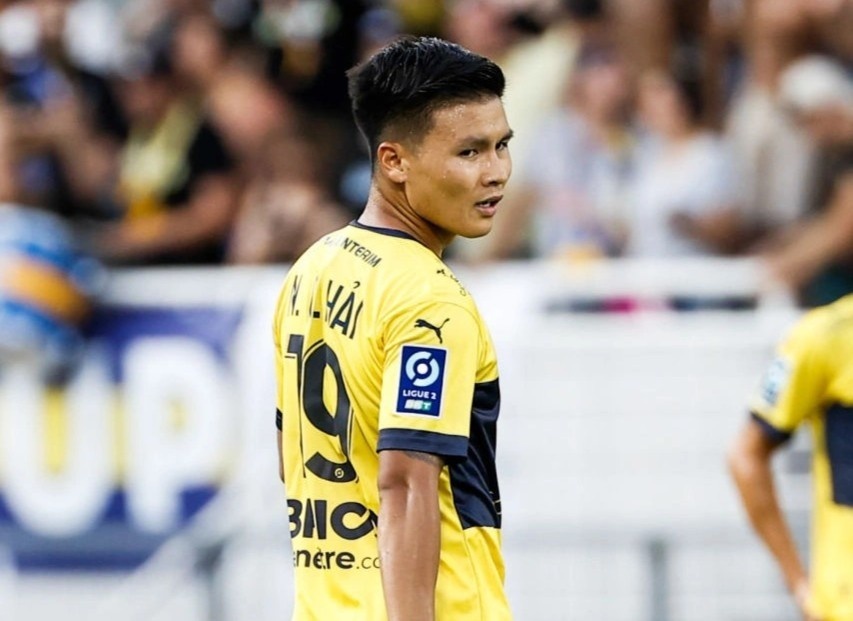 Pau FC trụ hạng thành công và nỗi buồn của Quang Hải