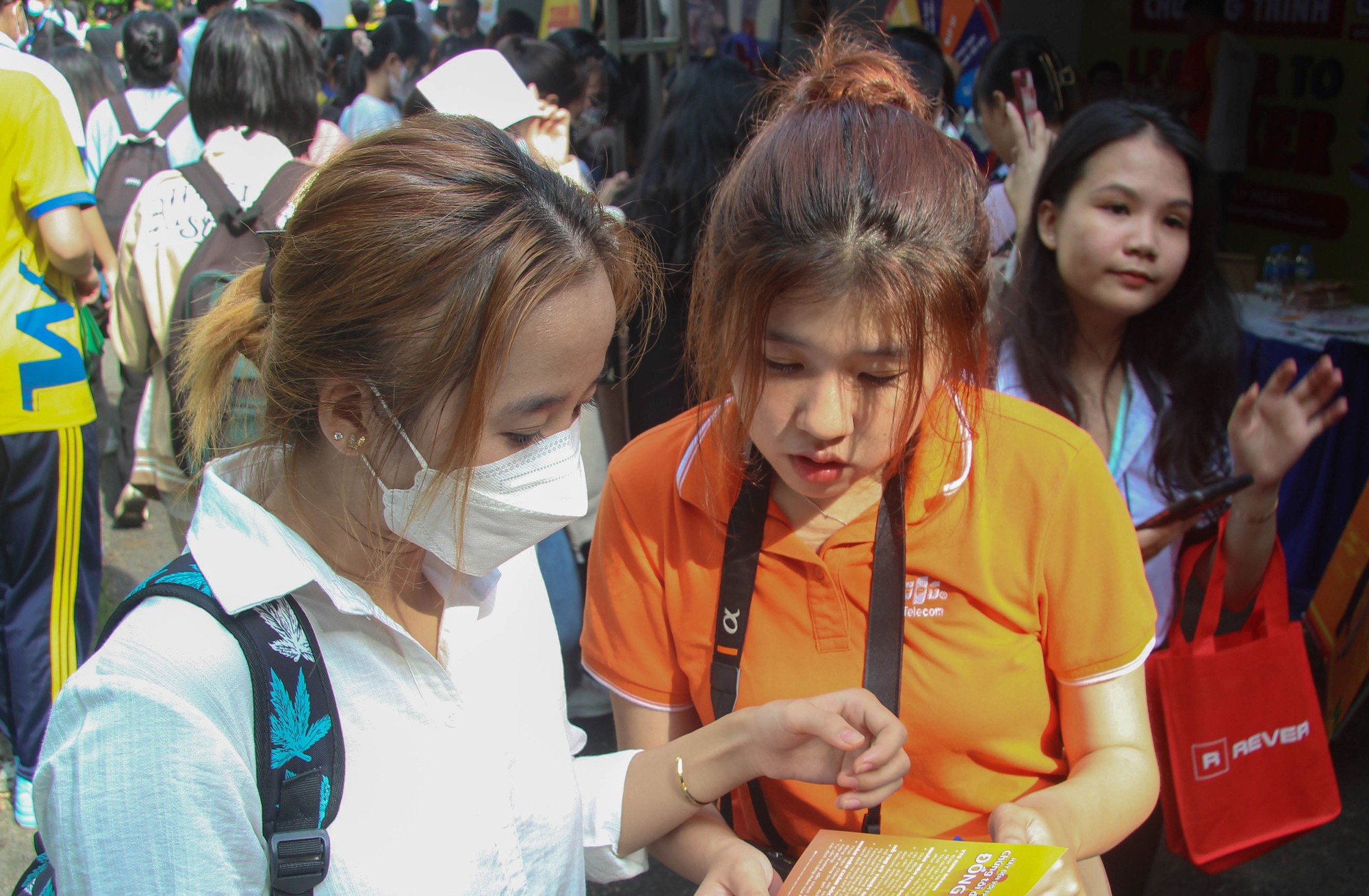 Nhọc nhằn sinh viên làm thêm