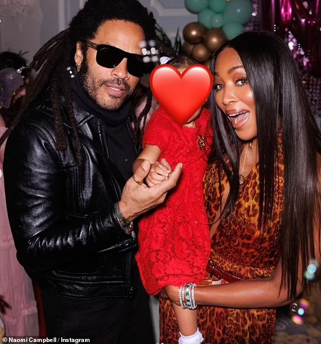 &ldquo;B&aacute;o đen&rdquo; Naomi Campbell c&oacute; con thứ hai ở tuổi 53 - Ảnh 3.