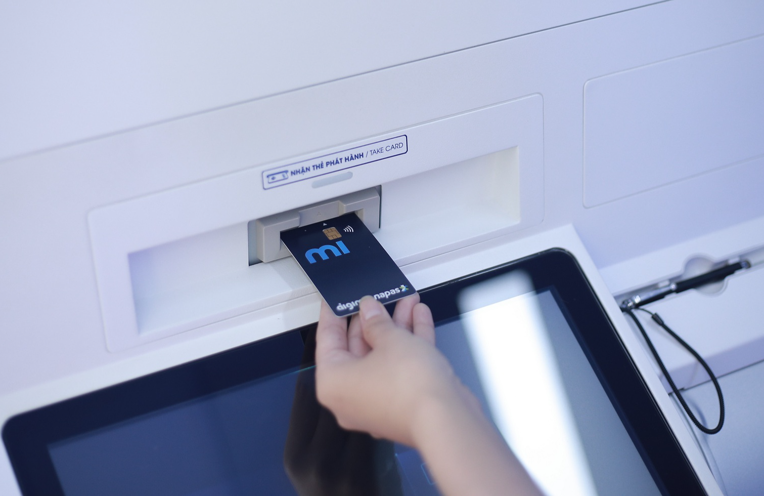 Một ngân hàng cho phép mở và nhận thẻ ngay trong 1 phút