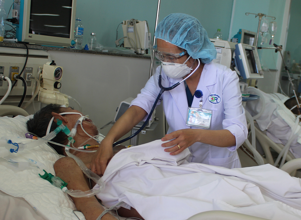 Dịch COVID-19 hôm nay: Số mắc và bệnh nhân nặng cùng giảm ngày cuối tuần