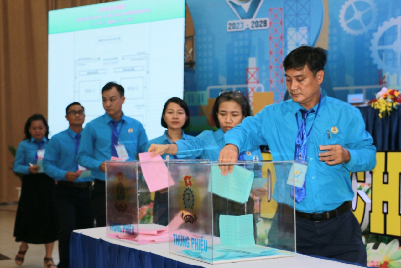 B&agrave; L&ecirc; Thị Hồng Nhung t&aacute;i đắc cử Chủ tịch C&ocirc;ng đo&agrave;n c&aacute;c KCN B&igrave;nh Dương - Ảnh 4.