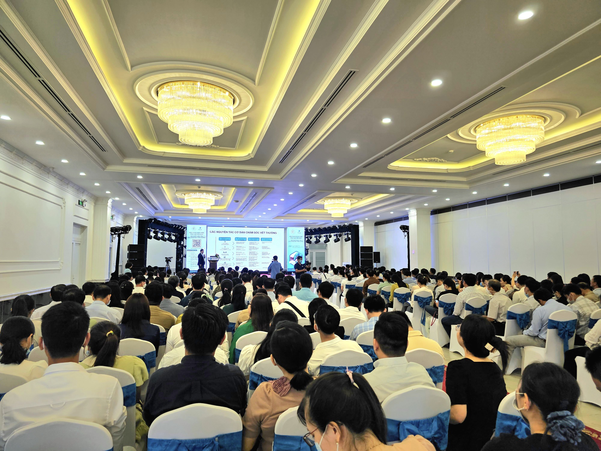 300 b&aacute;c sĩ, điều dưỡng tham dự sự kiện rất quan trọng tại Cần Thơ - Ảnh 1.