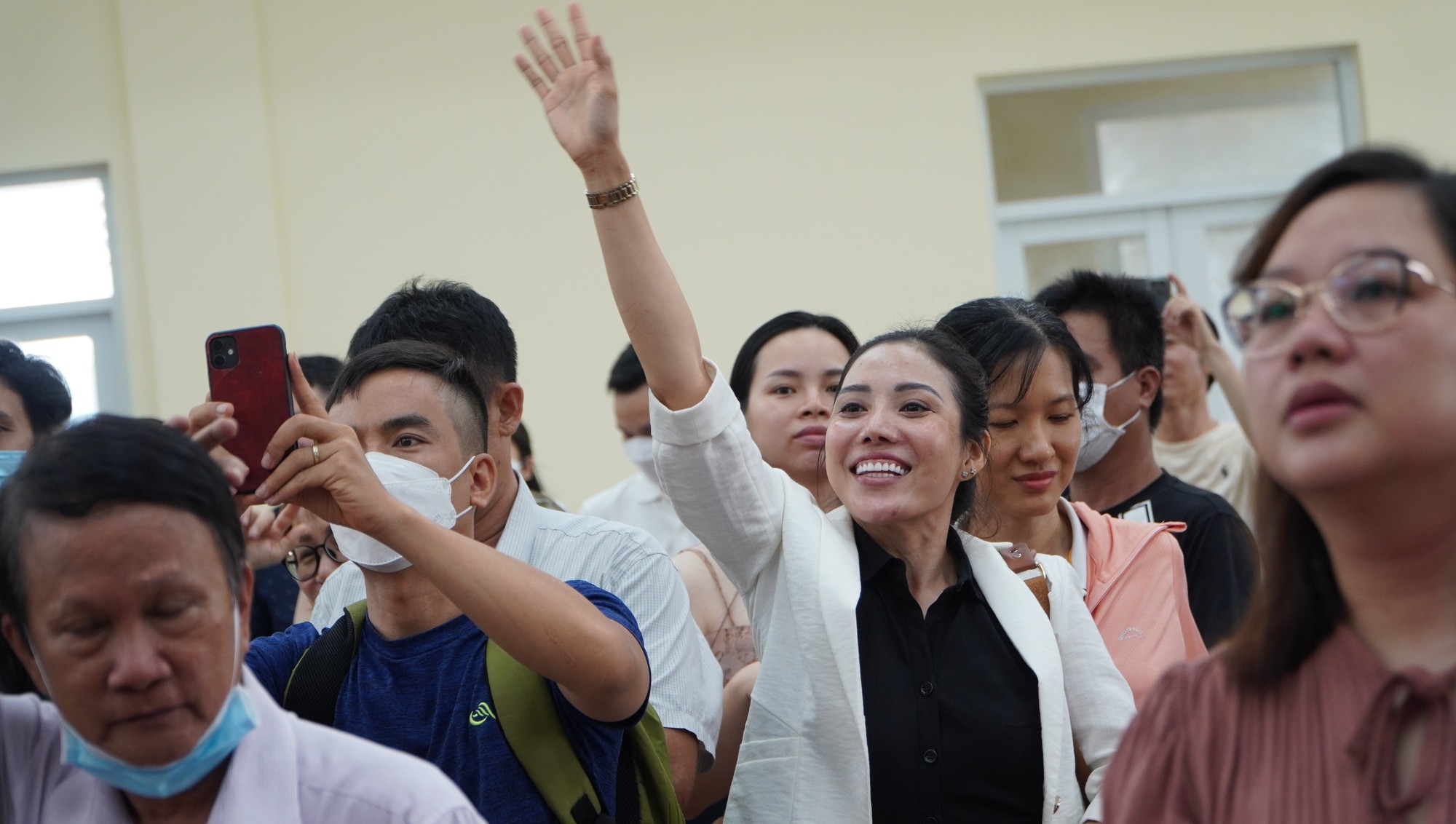 Mẹ về mạnh khỏe, con ở lại làm lính cứu hỏa - Ảnh 10.