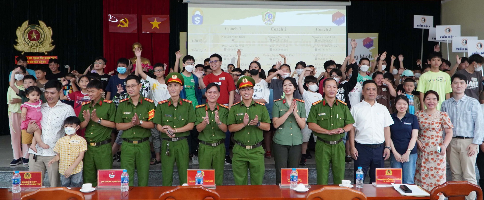 Mẹ về mạnh khỏe, con ở lại làm lính cứu hỏa - Ảnh 4.