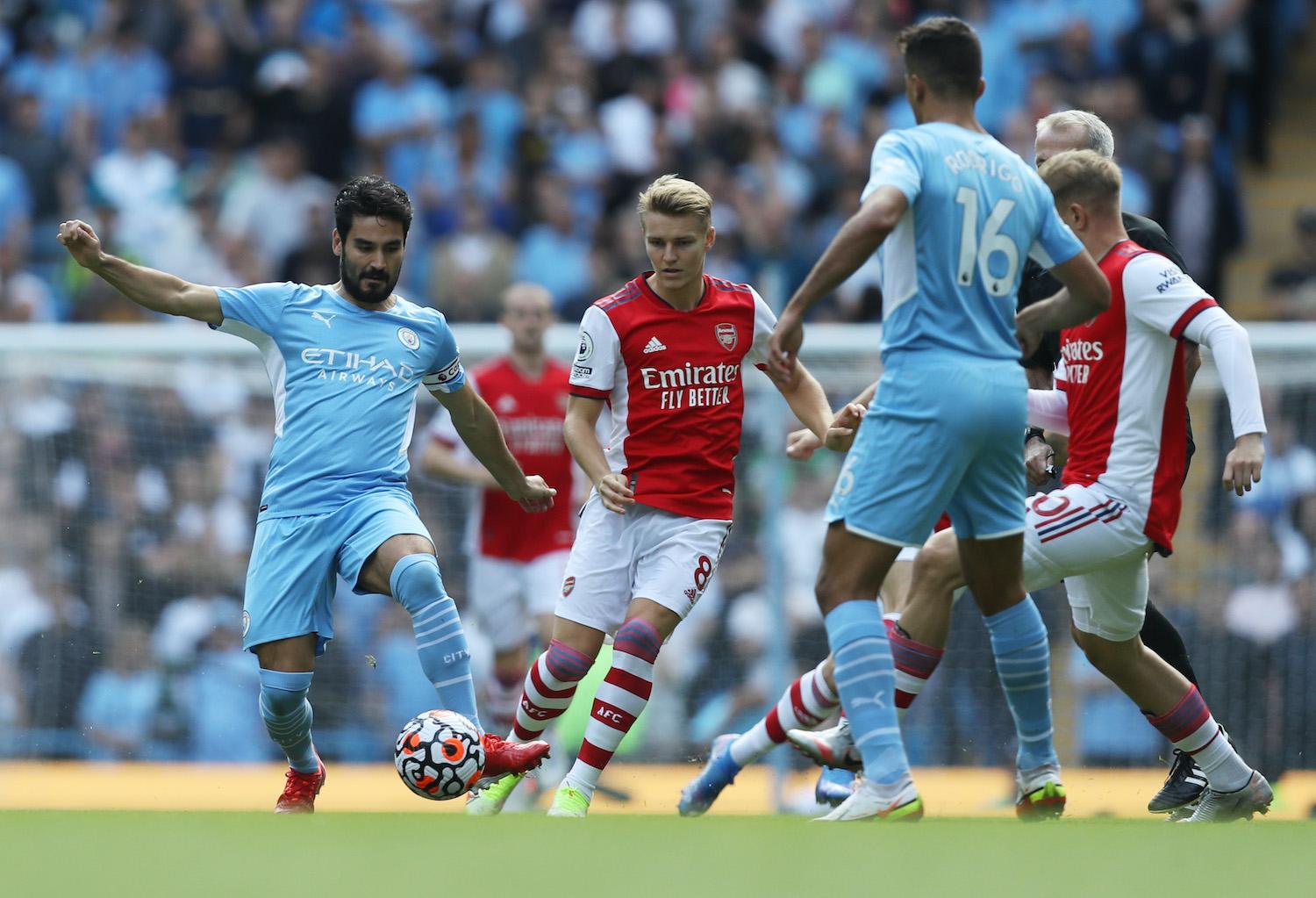 Man United thất bại trước Man City, ngư &ocirc;ng Arsenal hưởng lợi lớn - Ảnh 3.