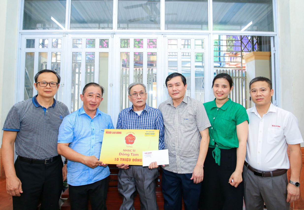 "Mai Vàng tri ân" tặng quà nhà văn Hà Thị Cẩm Anh, nhạc sĩ Đồng Tâm