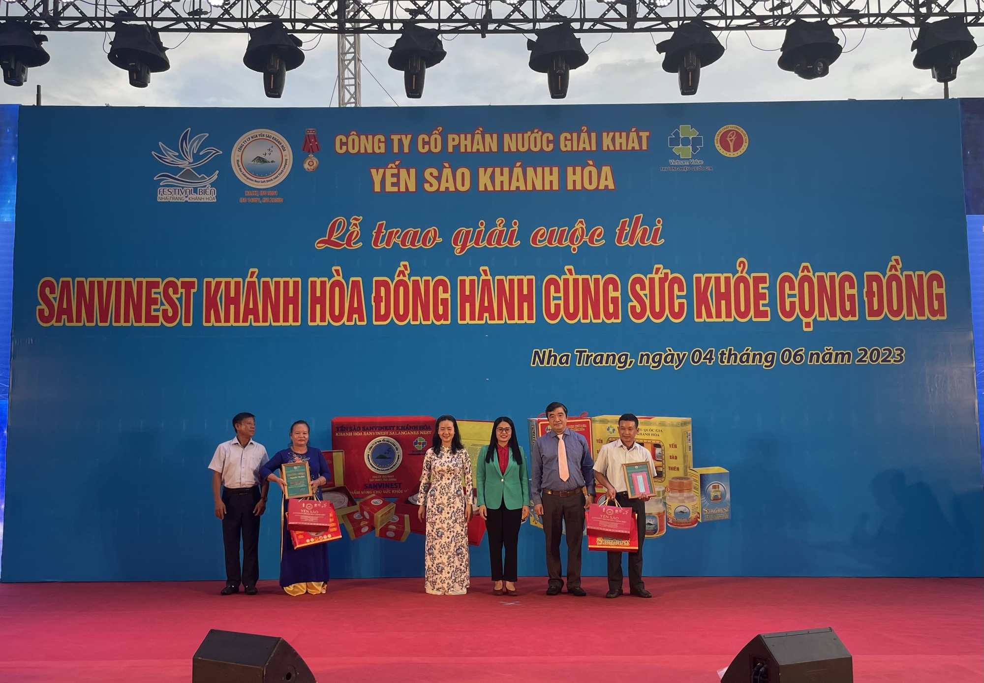 Trao giải cuộc thi Sanvinest Kh&aacute;nh H&ograve;a đồng h&agrave;nh c&ugrave;ng sức khỏe cộng đồng - Ảnh 5.