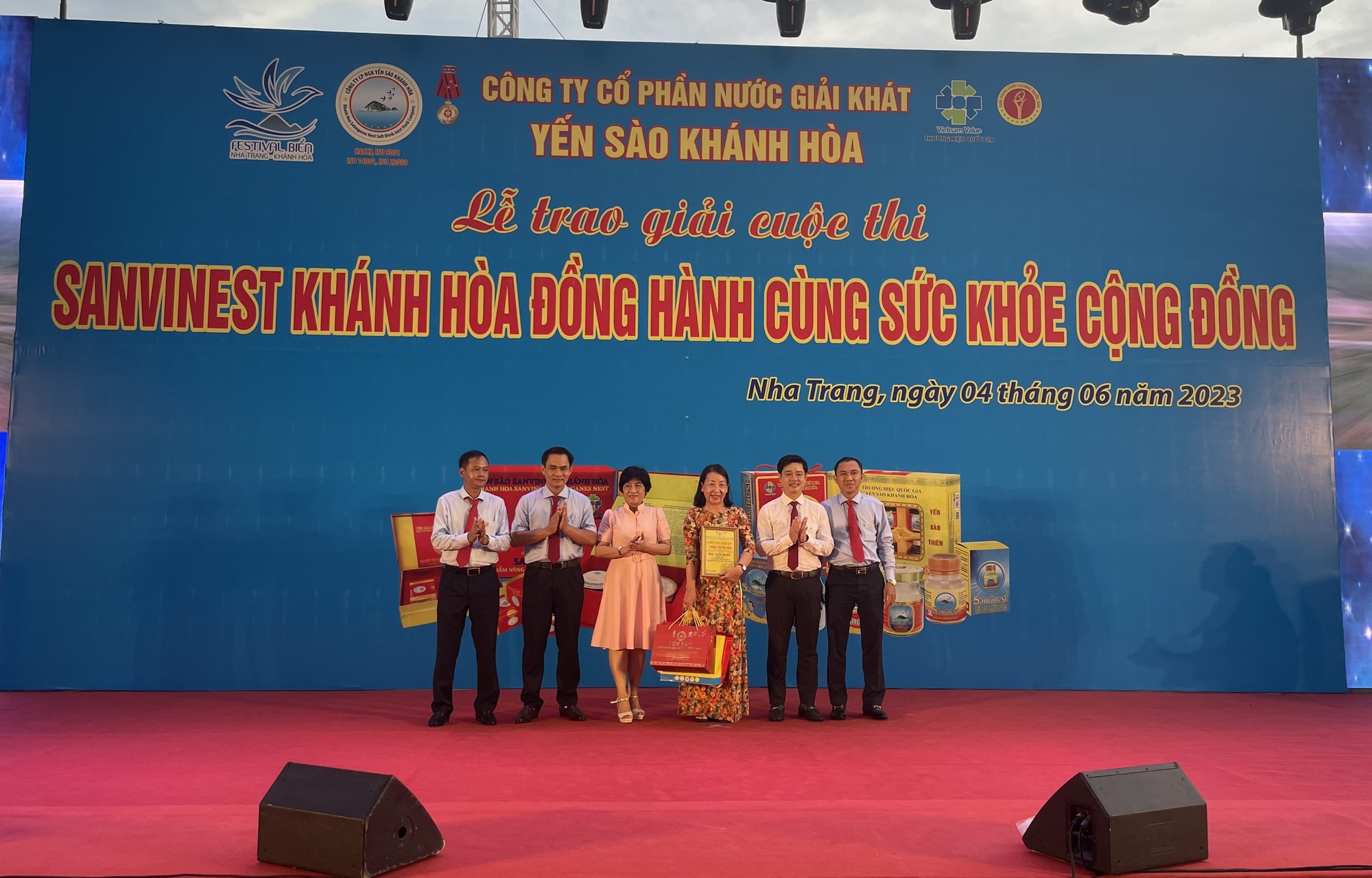 Trao giải cuộc thi Sanvinest Kh&aacute;nh H&ograve;a đồng h&agrave;nh c&ugrave;ng sức khỏe cộng đồng - Ảnh 4.